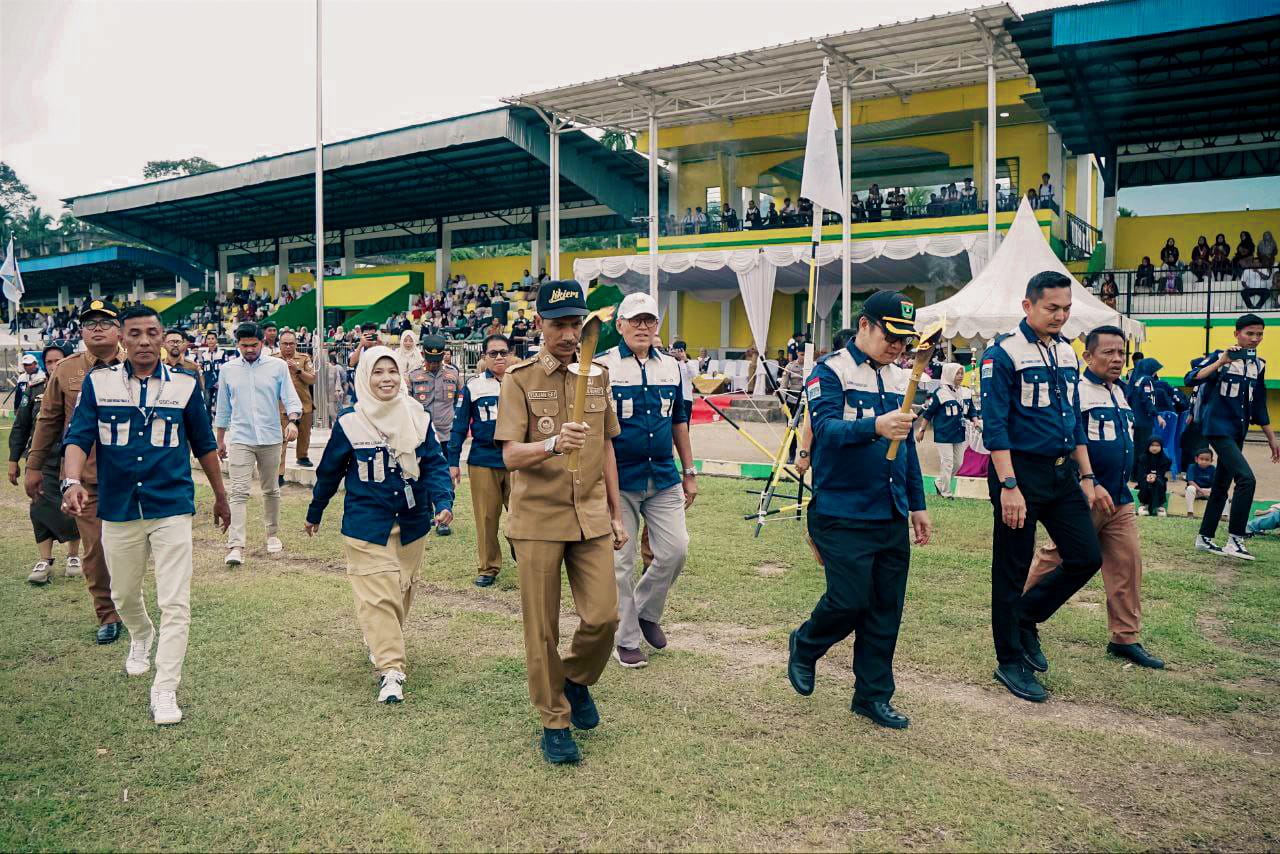 Wabup Yulian Efi Buka SMANTRI SMART CUP ke-9